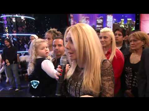 Showmatch 2012 - Charlotte Caniggia desfiló con Navarrete y bailó cumbia