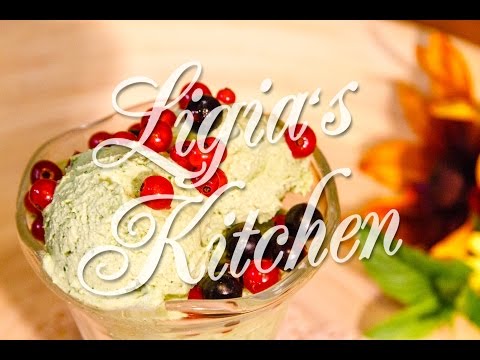 Cool raw vegan mint and cashew cream ice cream - Ligia's Kitchen