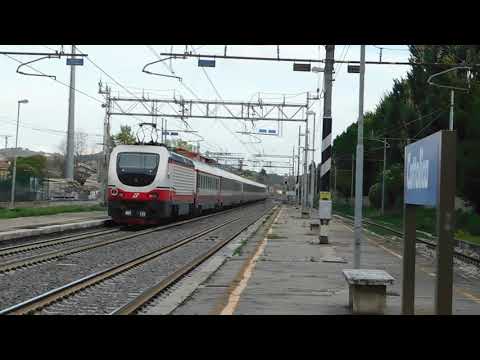 E402 165 e 133 con Frecciabianca 8815 Venezia Lecce in transito a Cattolica.
