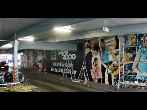 Montage einer Werbefläche in Hofgeismar