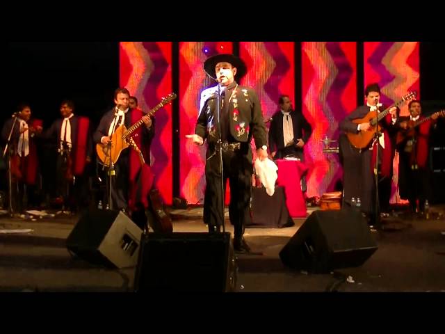 El Chaqueño canta Amor salvaje y explota la Fiesta del Asado con Cuero