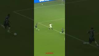 GRÊMIO ABRIU O PLACAR Em contra-ataque, a equipe gaúcha fez o primeiro gol da partida contra o Timão