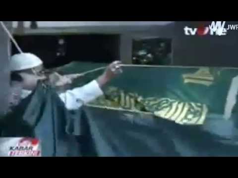 Olga Syahputra - Prosesi Pemakaman Olga diramikan Fans