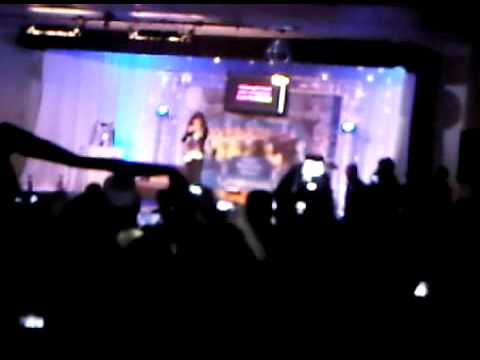 Paper Roses sung by Marie Osmond at The Park Hotel