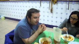Comiendo en el casal
