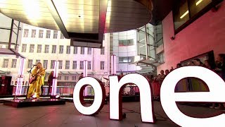 Ellie Goulding &quot;Sixteen&quot; live - The One Show - BBC One