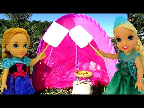 CAMPING ! ELSA & Anna Toddlers - Toy bear - Marshmallow - Tent- Picnic- Outdoors - Playing Video