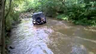 preview picture of video 'Jeep wrangler in a creek'