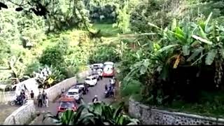 Download lagu JALAN EXTRIM.!!! Benar benar skil tinggi driver bus kramat djati in melewati jalur sempit berkeloki mp3