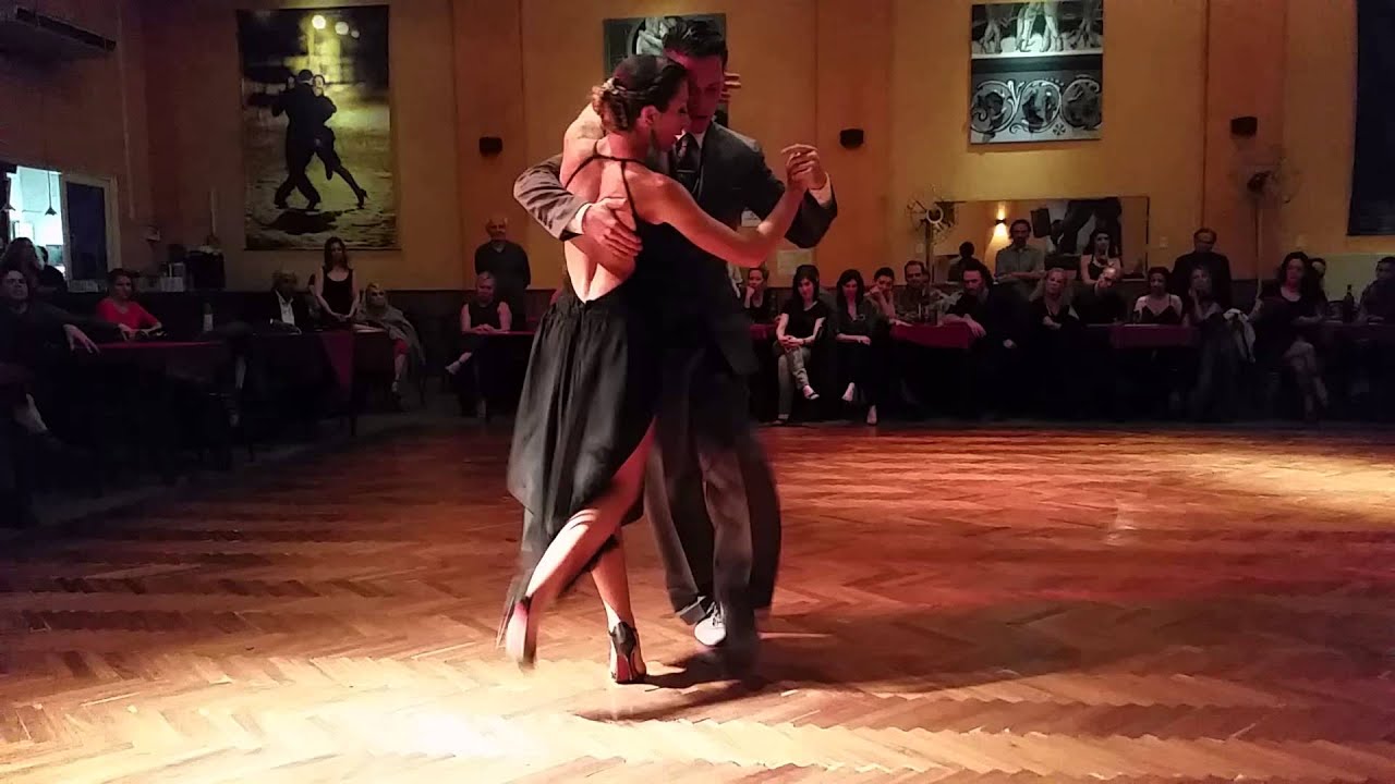 Adriel Bournissen y Soledad Mallo en Soho Tango - Rie payaso