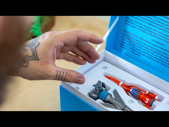 Vídeo relacionado con Corgi CC00902 Thunderbirds F.A.B. Colección, Modelos de vehículos Thunderbird 1 y 3