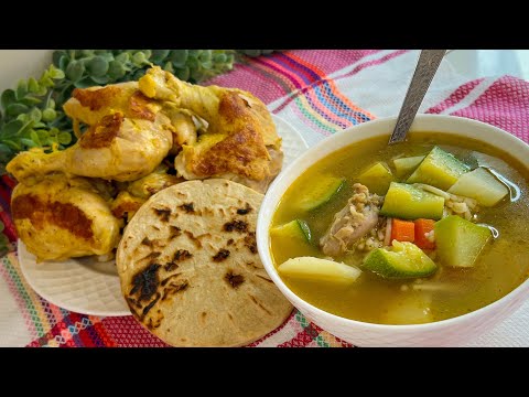 Sopa de pollo Salvadoreña tradicional así como la hacia mi abuela en el campo