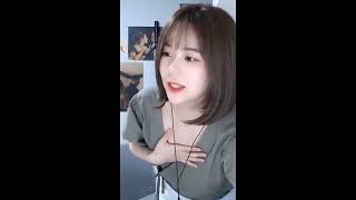 【tiktok配信事故】前かがみでチラ見せ…