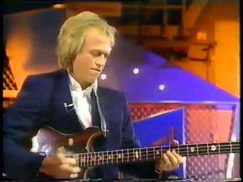 Mark King bass solo Live   oct 1988