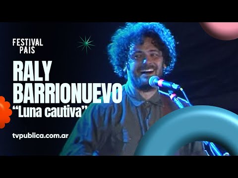 Luna cautiva por Raly Barrionuevo en Cosquín - Festival País 2024