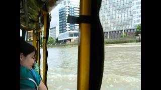 preview picture of video 'London Newsflash: Entering the Thames with Duck Tours'