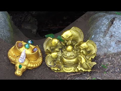 I broke into the cave to look for treasure and found a giant dragon and dragon bead treasure