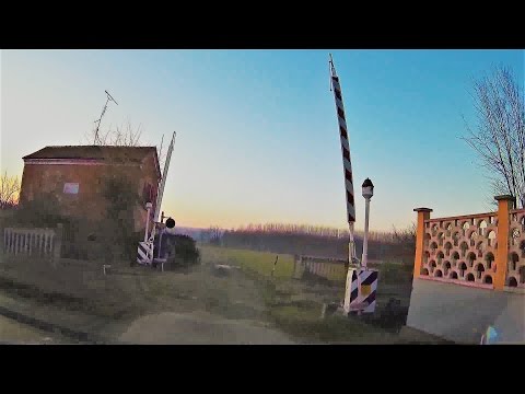 Passaggio a livello Fornace Bergamasco # railroad crossing # spoorwegovergang # bahnübergang #  踏み切り