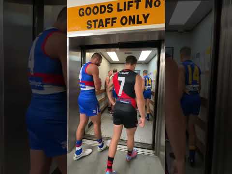 FILE UNDER: Things you don’t see everyday 🧐 #afl #footy