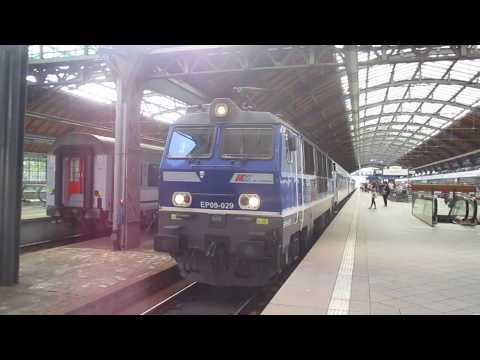 EP09-029 (EU: 150 033-5) z EiC 6150 "ŚNiEŻKA" (JEL.GÓR.-WAWA.WSCH.) - start z WR.GŁ.