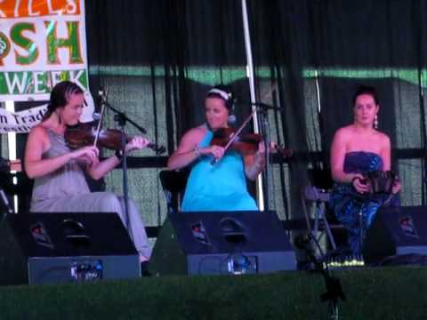 The Kane Sisters and Edel Fox play a set of jigs