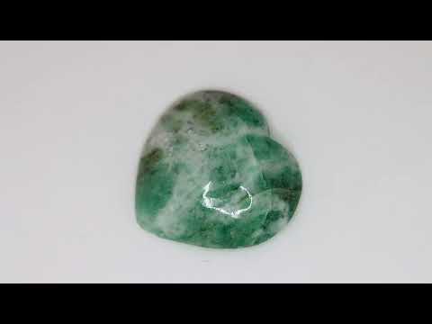 Smeraldo in roccia madre, taglio cabochon, 12.65 ct Video