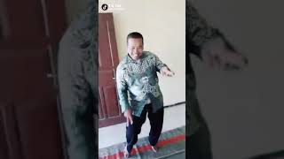 preview picture of video 'Sumenep bergetar Bapak Hosnan Goyang Dua Jari'