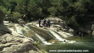 preview picture of video 'Ardèche Outdoor sud France, Domaine de Chaussy Initiation au canyoning en famille'