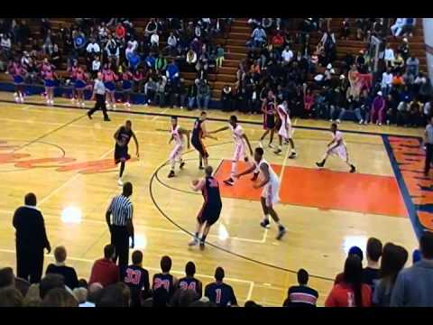 Mandrell Worthy dunk on Rainier Beach