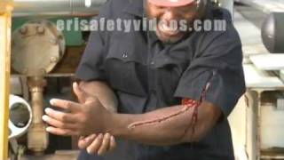 Re: [新聞] 新莊63歲男維修堆高機！誤觸升降鈕　頭