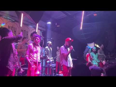 Pedazo de papel / La DeLio Valdez