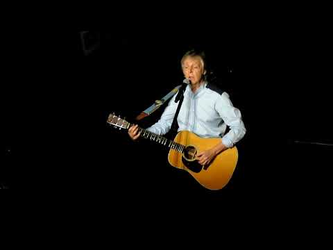 Paul McCartney - Blackbird (Glasgow 2018)