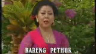 Download lagu Waljinah Nginang Karo Ngilo TubeMaster mp3