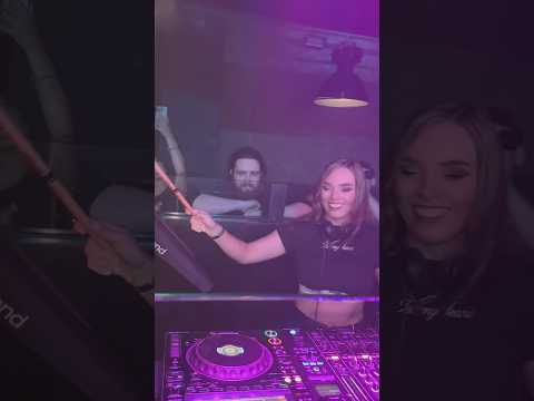 The guy at the back’s reaction when I dropped the last sample 🔥 New set intro for summer? 👇 #dj