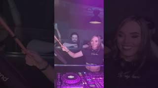 The guy at the back’s reaction when I dropped the last sample 🔥 New set intro for summer? 👇 #dj