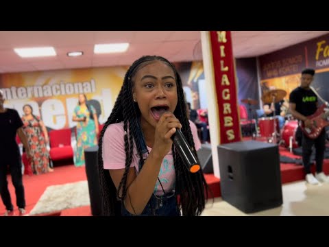 ELA É UNGIDA DEMAIS 🥺 A FORMA DIFERENTE DE ADORAR DESTA JOVEM 🔥 Beatriz Alves - Sala de Adoração