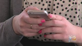 Snooping Through Partner's Phone Can Strengthen Relationship, Study Finds