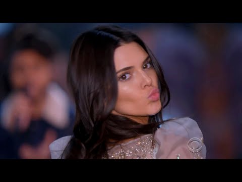 The Weeknd - In The Night / Can’t Feel My Face (Victoria Secret Paris Fashion Show) 4K HDR VIDEO 32D