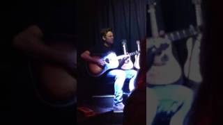 Ben Montague singing hummingbird at the VIP in Dublin 11/12/16