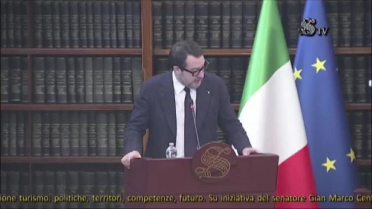 Salvini: Errore tagliare ora "Strade sicure". Impensabile togliere Forze ordine da strade e stazioni
