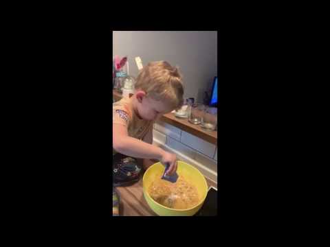 Petar Pan Bijeljina - Aktivnost 02 - Pravljenje kolača sa Konstantinom