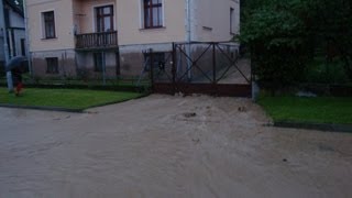 preview picture of video 'Gorlice - powódź  ul. Blich 04.06.2010'