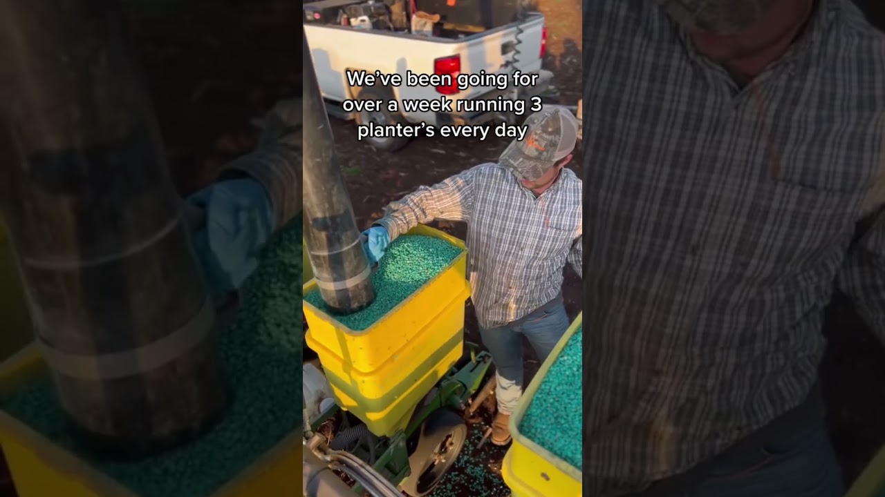 How many farm acres are there in Indiana and how many corn acres