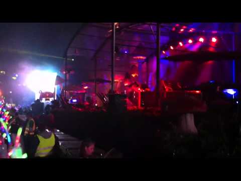 Swedish House Mafia playing  "Avicii - Levels (ID)" at Tomorrowland 2011 (Belgium)