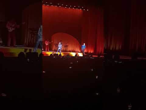 Clara Luciani feat  Alex Kapranos "Summer Wine" Concert au Zénith de Paris le 31.03.2022