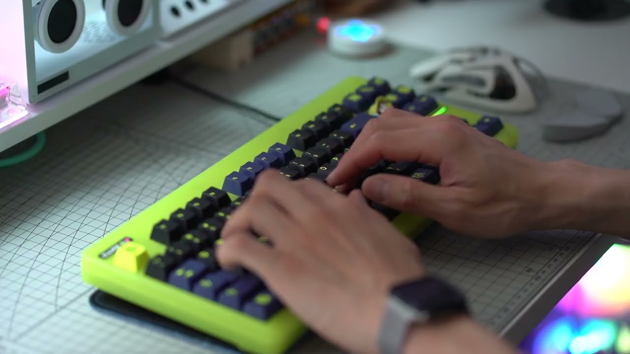 novelkeys classic glo + gmk night runner