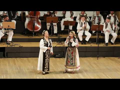 " Eu mi-s floarea florilor " - Nicoleta Voica si Roxana Goia