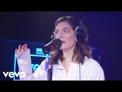 Lorde - In The Air Tonight (Phil Collins cover in the Live Lounge)