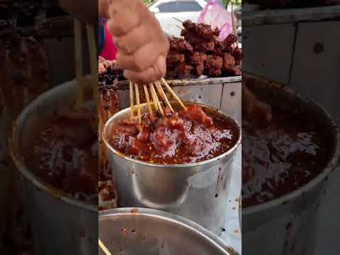 Siapa yang bisa nolak bakso bakar dan sate bakar super pedas ini? 😋🔥 Cocok banget buat kamu yang suka tantangan rasa!