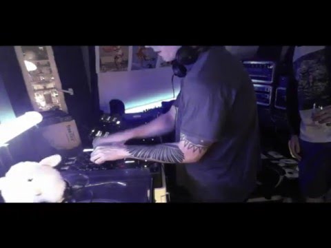 AWindowonamix.tv : DJ Speedloader @ AWOAM music studio 6.2.2014